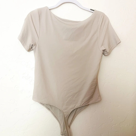 NEW House‎ of Harlow 1960 Short sleeve Square neck body suit Almond Nude / tan - Picture 8 of 9